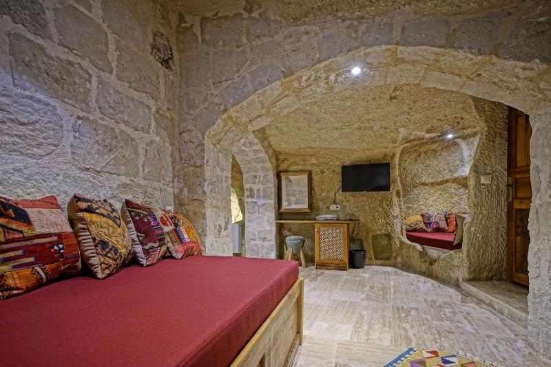 Vigneron Cave Hotel image