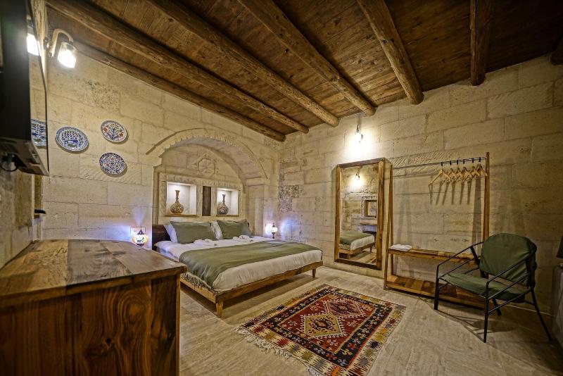 Vigneron Cave Hotel image
