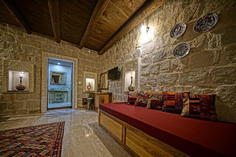 Vigneron Cave Hotel image