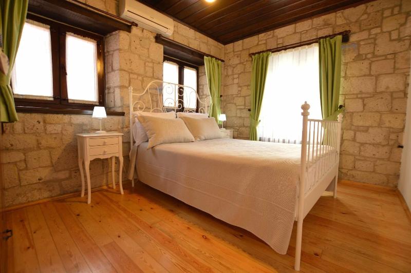 Alayaz Hotel image
