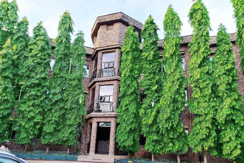Discovery Courts Hotel image