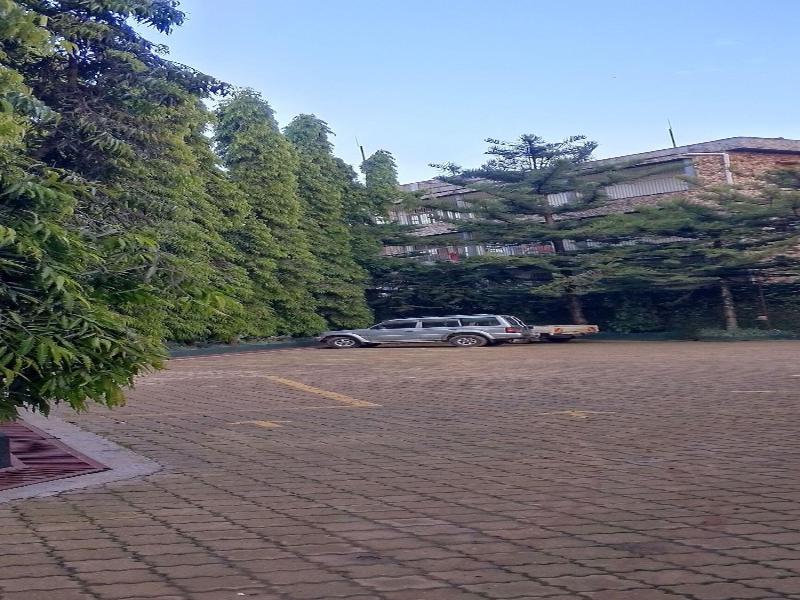 Discovery Courts Hotel image