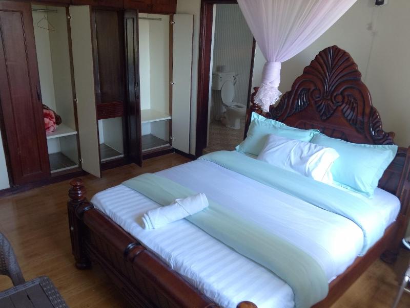 Discovery Courts Hotel image