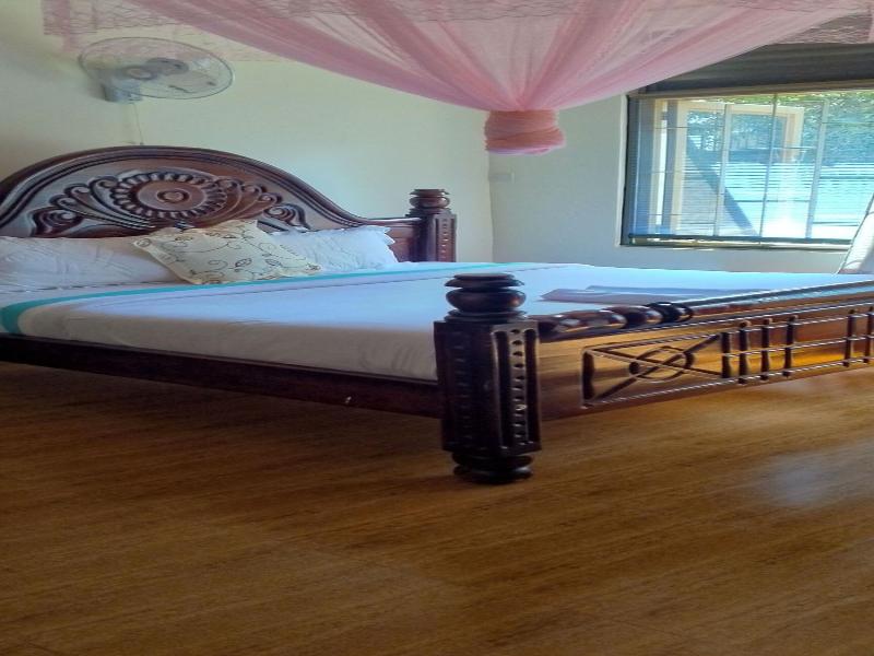Discovery Courts Hotel image