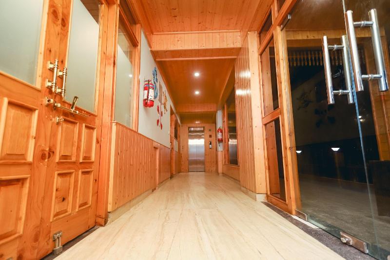 Hotel Smugglers image