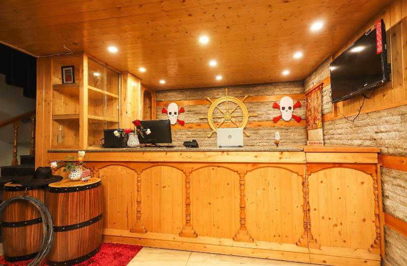 Hotel Smugglers image