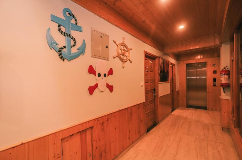 Hotel Smugglers image