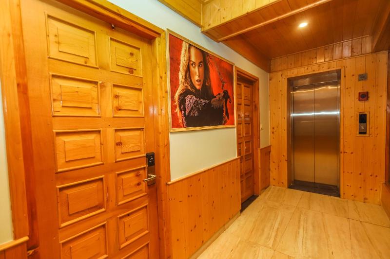 Hotel Smugglers image