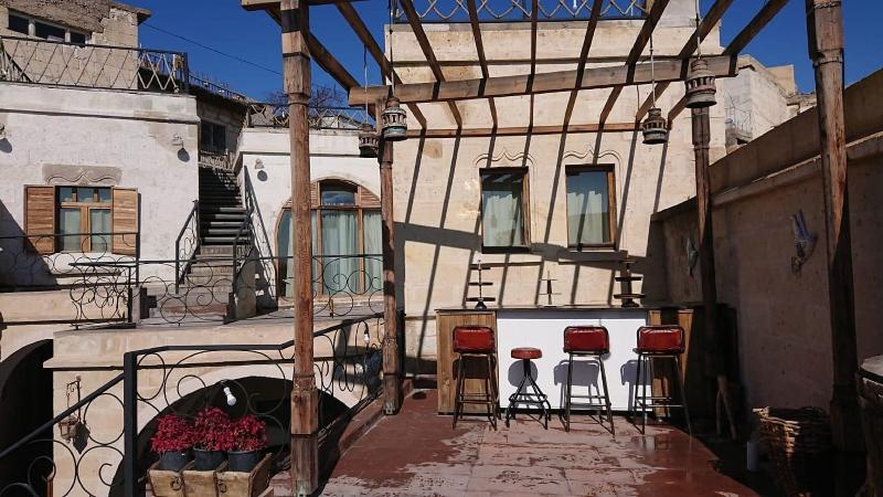 Pigeon Hotel image
