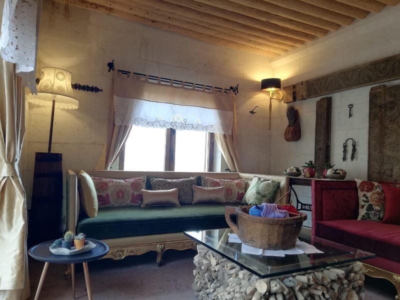 Pigeon Hotel image