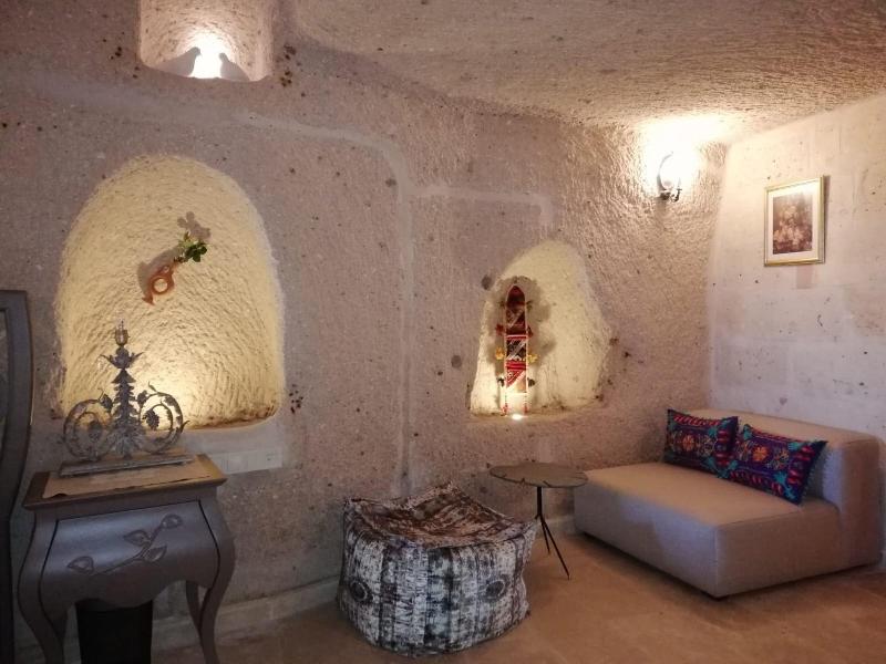 Pigeon Hotel image