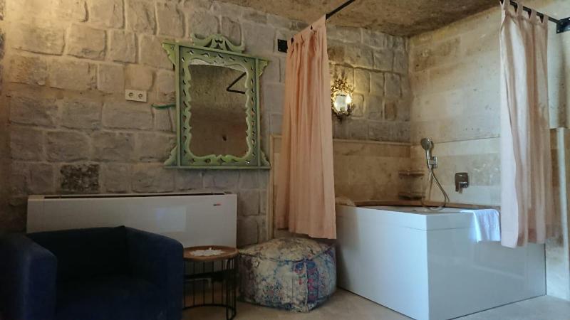 Pigeon Hotel image