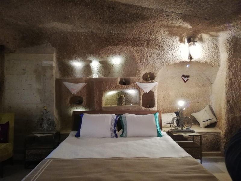 Pigeon Hotel image