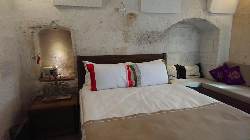 Pigeon Hotel image
