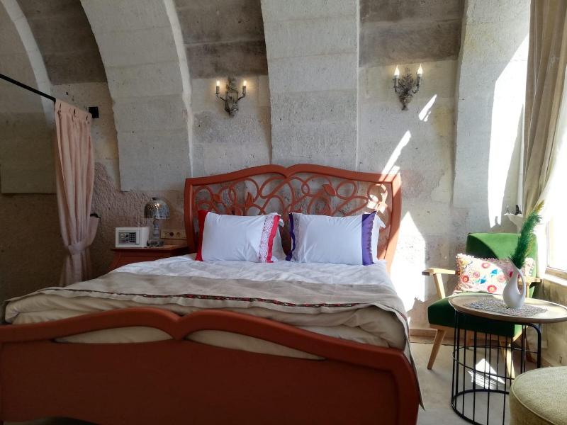 Pigeon Hotel image
