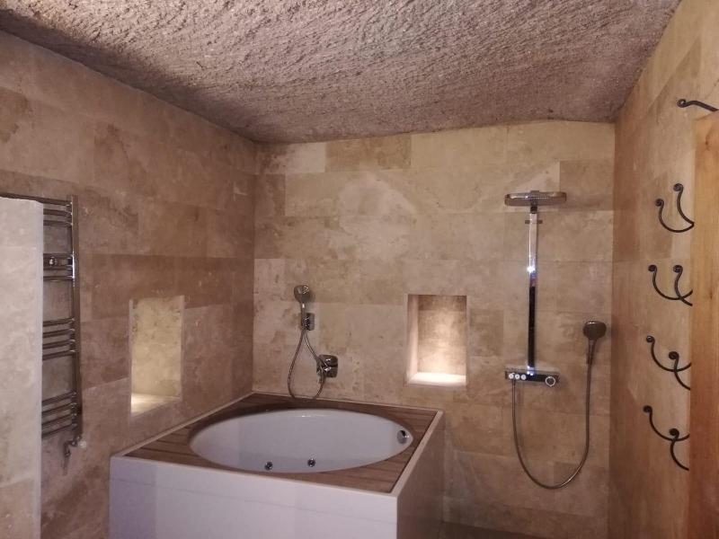 Pigeon Hotel image
