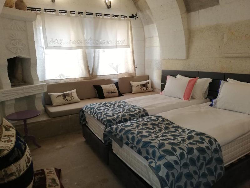 Pigeon Hotel image