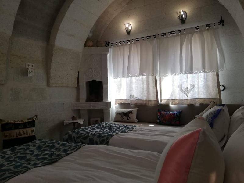 Pigeon Hotel image