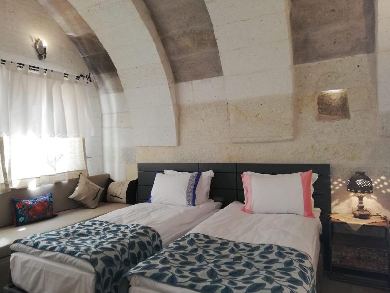 Pigeon Hotel image