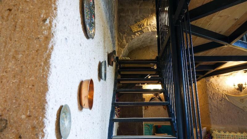 Pigeon Hotel image