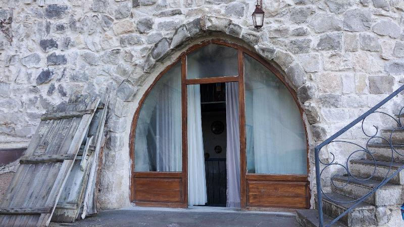 Pigeon Hotel image