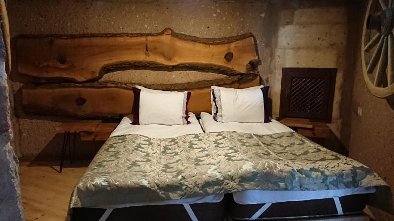 Pigeon Hotel image