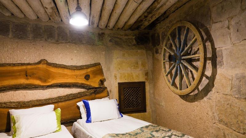 Pigeon Hotel image
