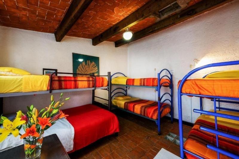 Hostel Mexico DF Airport image