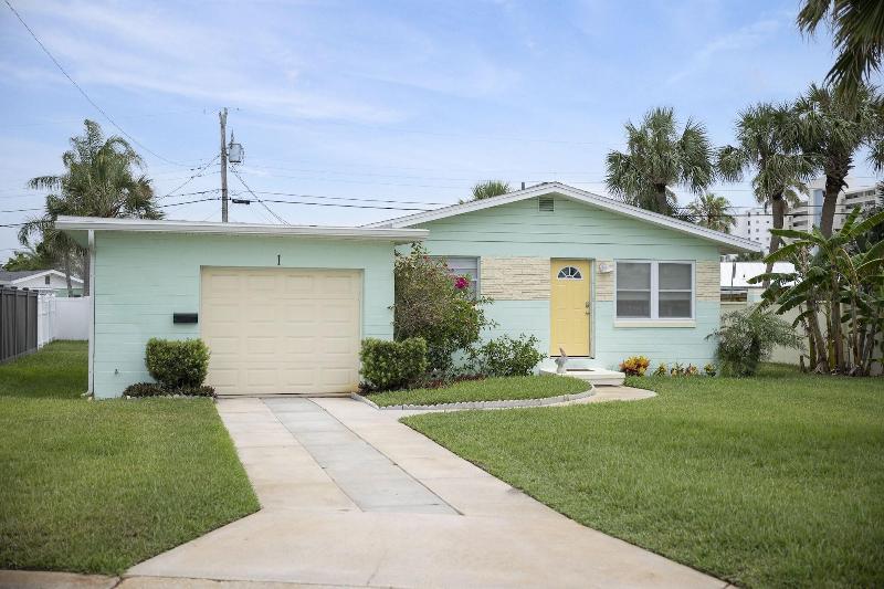Plaza Cottage image