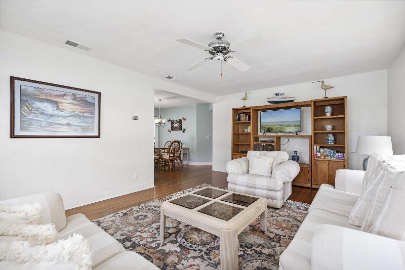 Plaza Cottage image