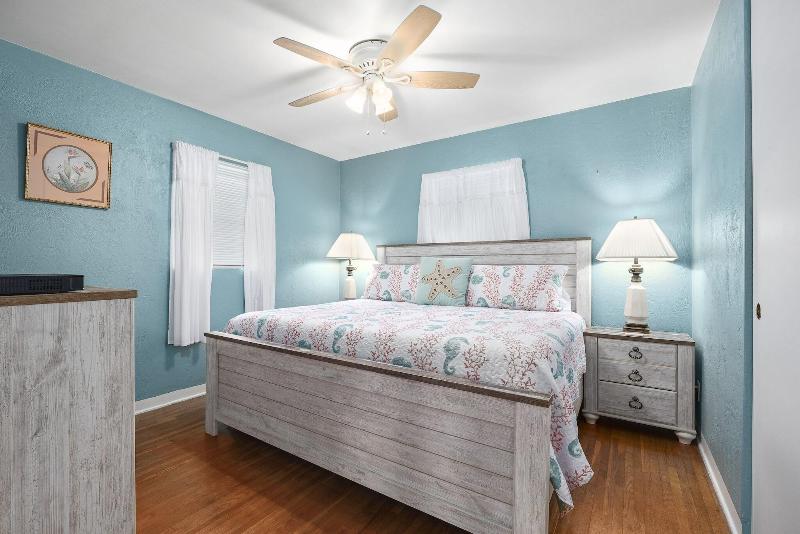 Plaza Cottage image