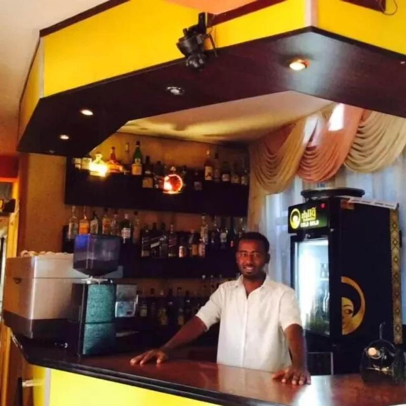 The Lions Den Hotel image