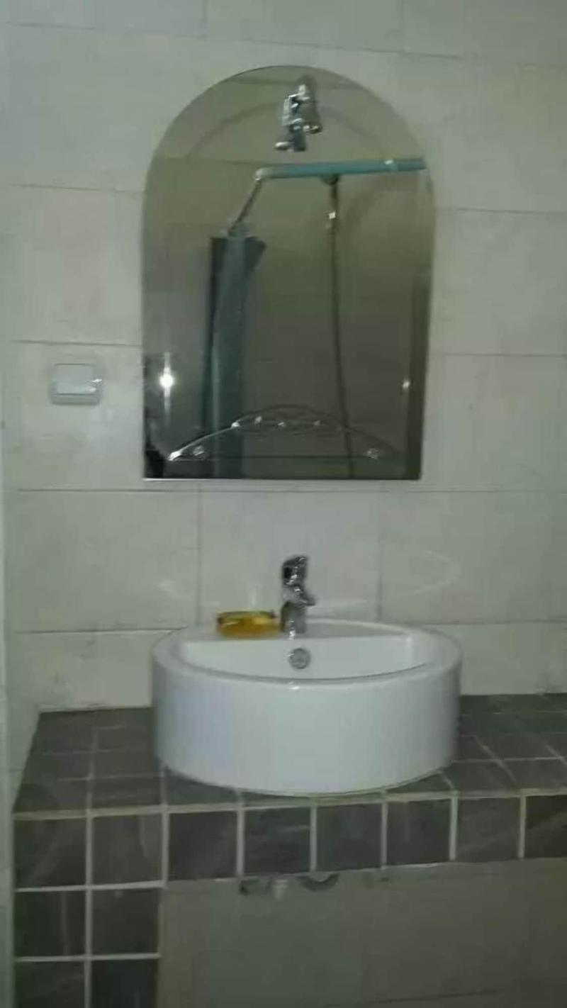 The Lions Den Hotel image
