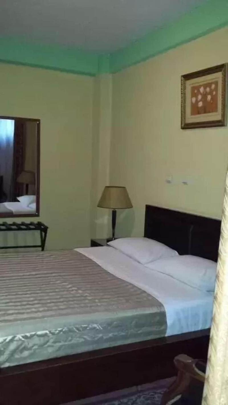 The Lions Den Hotel image
