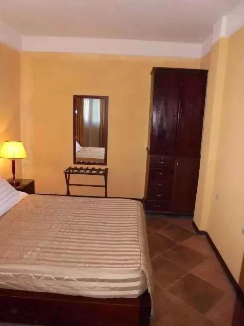 The Lions Den Hotel image