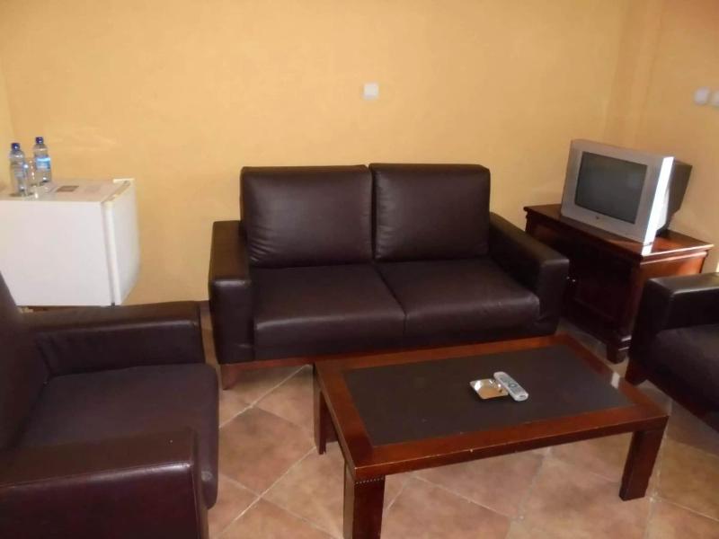 The Lions Den Hotel image