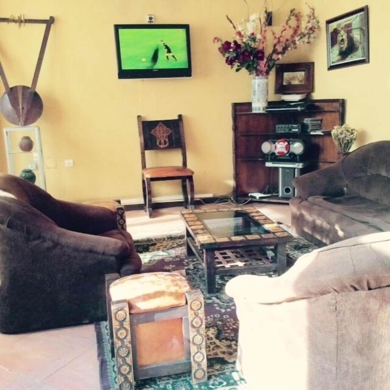 The Lions Den Hotel image
