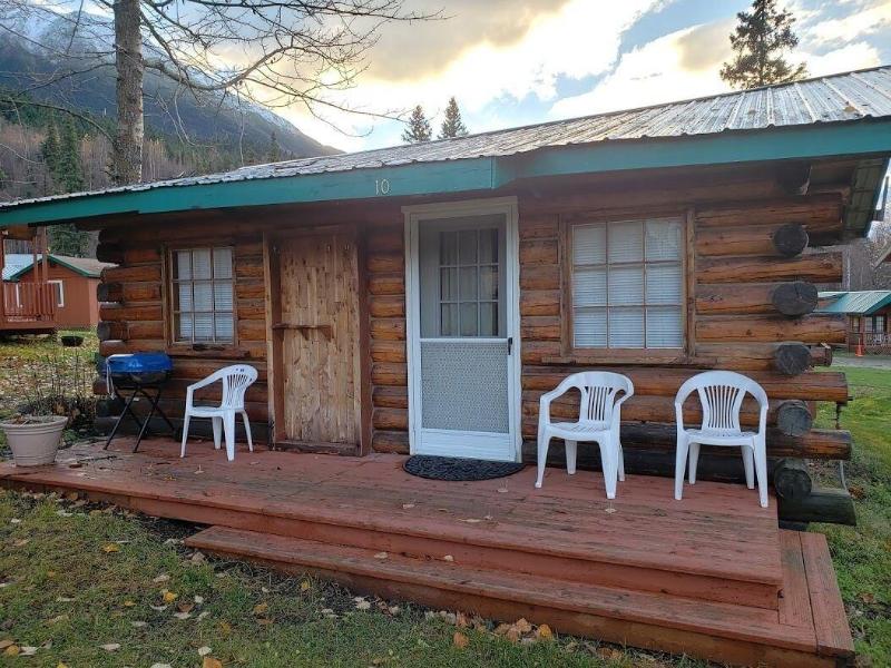 Gwin's Lodge & Roadhouse Est. 1952 image