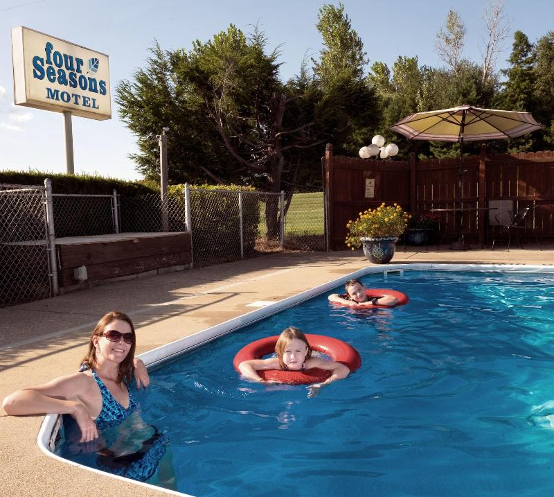 Four Seasons Motel image