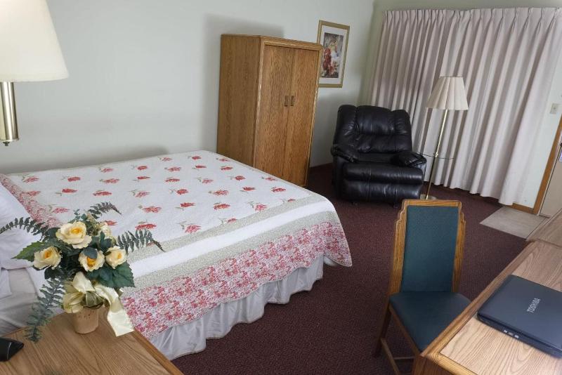 Four Seasons Motel image