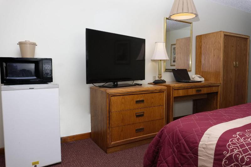Four Seasons Motel image