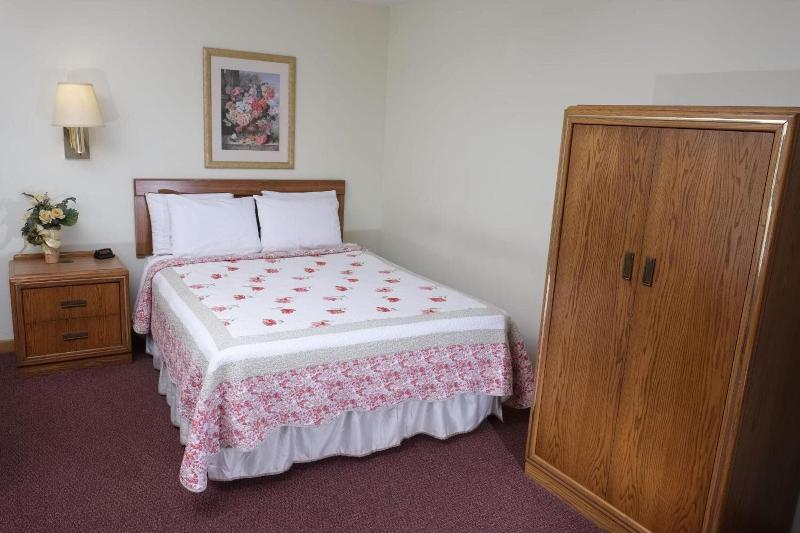 Four Seasons Motel image
