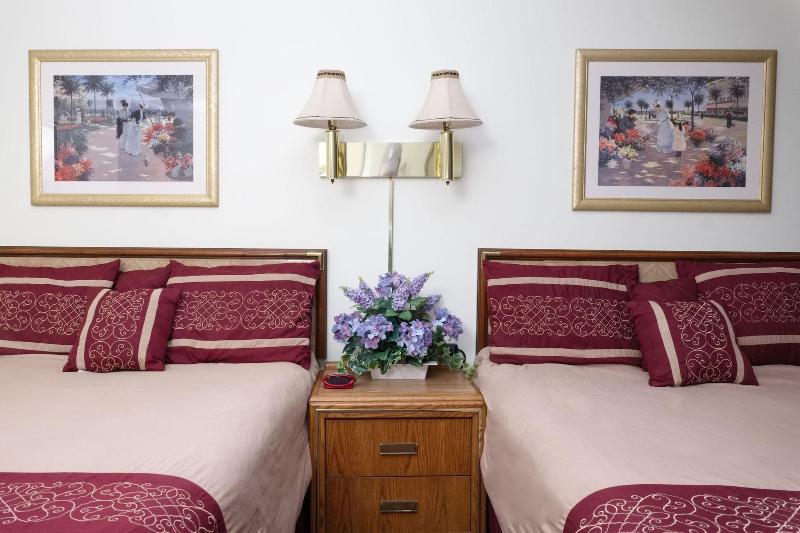 Four Seasons Motel image