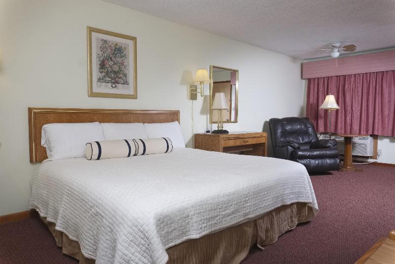 Four Seasons Motel image