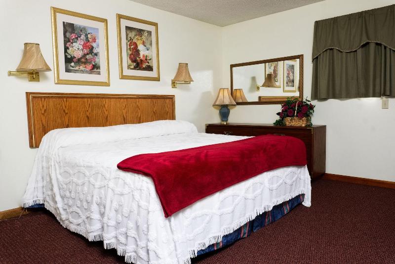 Four Seasons Motel image