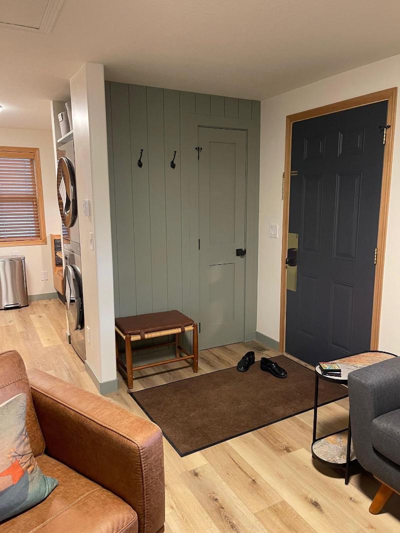 Pinedale Cozy Cabins image