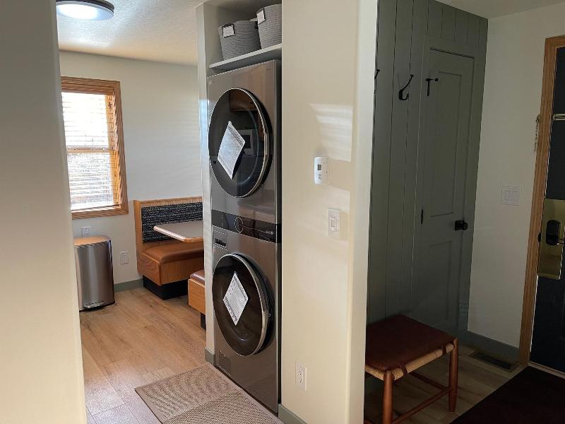 Pinedale Cozy Cabins image