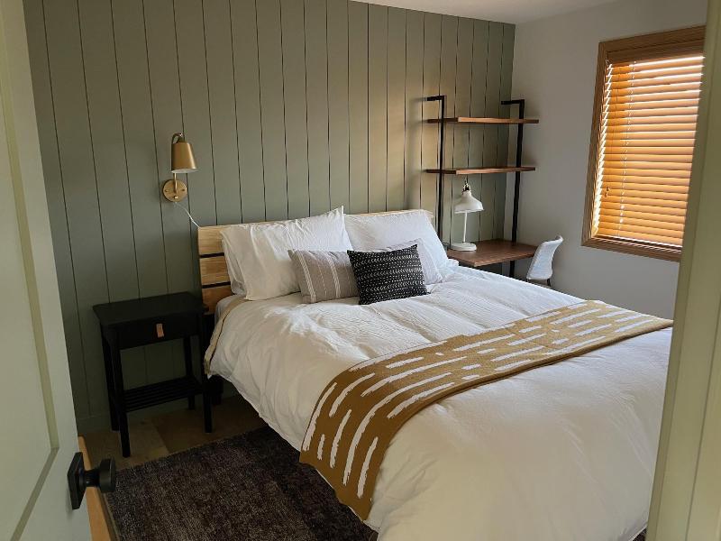 Pinedale Cozy Cabins image