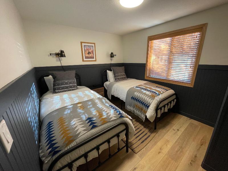 Pinedale Cozy Cabins image