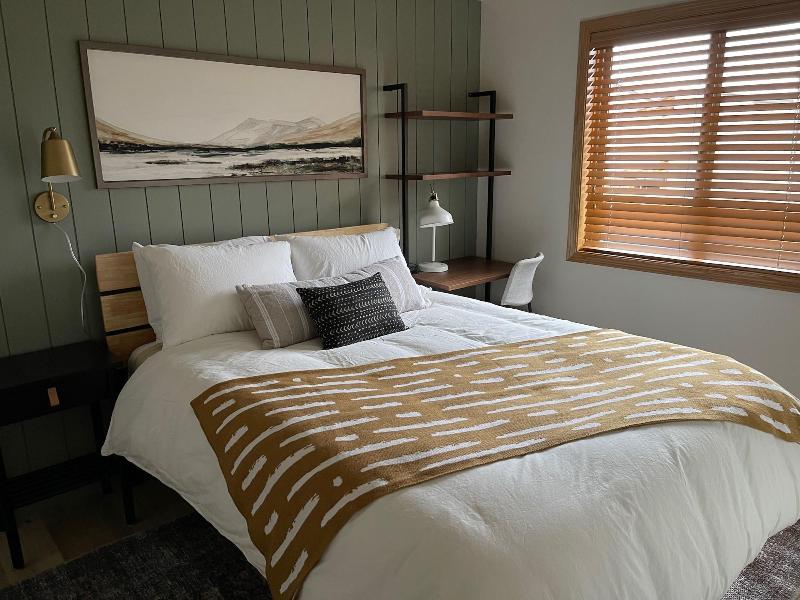 Pinedale Cozy Cabins image